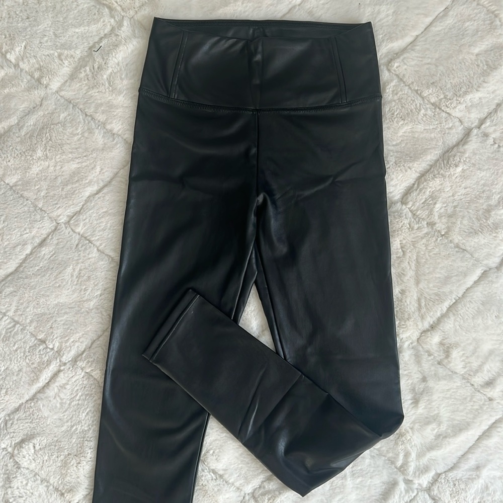 Women’s fashion leather pants